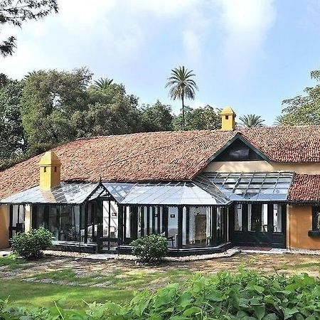 Welcomheritage Connaught House Mount Abu Esterno foto