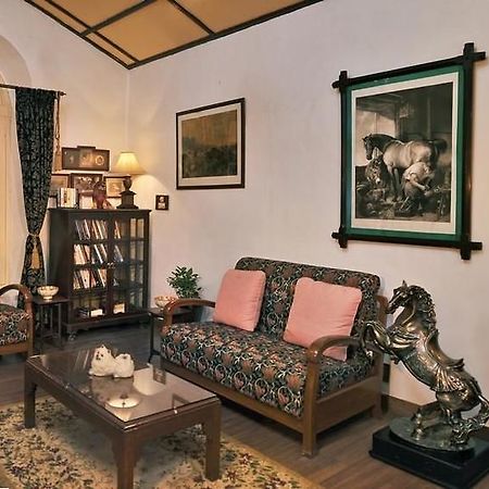 Welcomheritage Connaught House Mount Abu Esterno foto