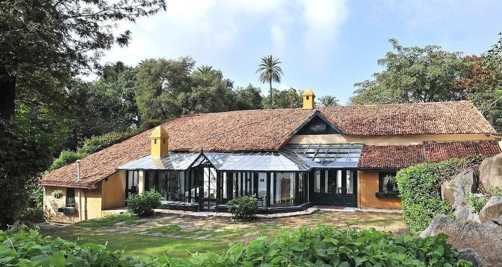 Welcomheritage Connaught House Mount Abu Esterno foto