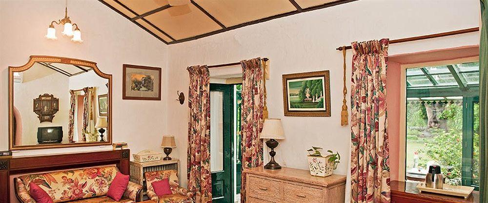 Welcomheritage Connaught House Mount Abu Esterno foto
