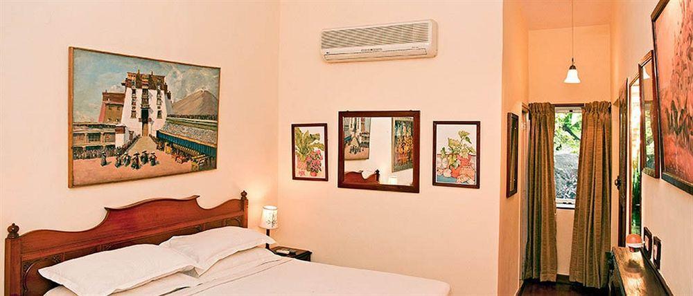Welcomheritage Connaught House Mount Abu Esterno foto