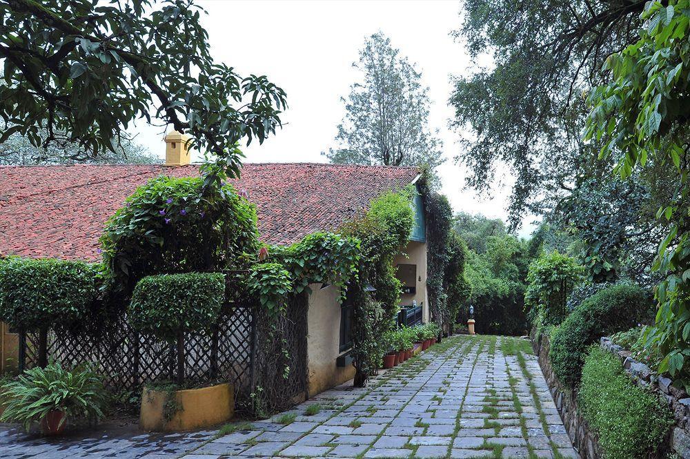 Welcomheritage Connaught House Mount Abu Esterno foto