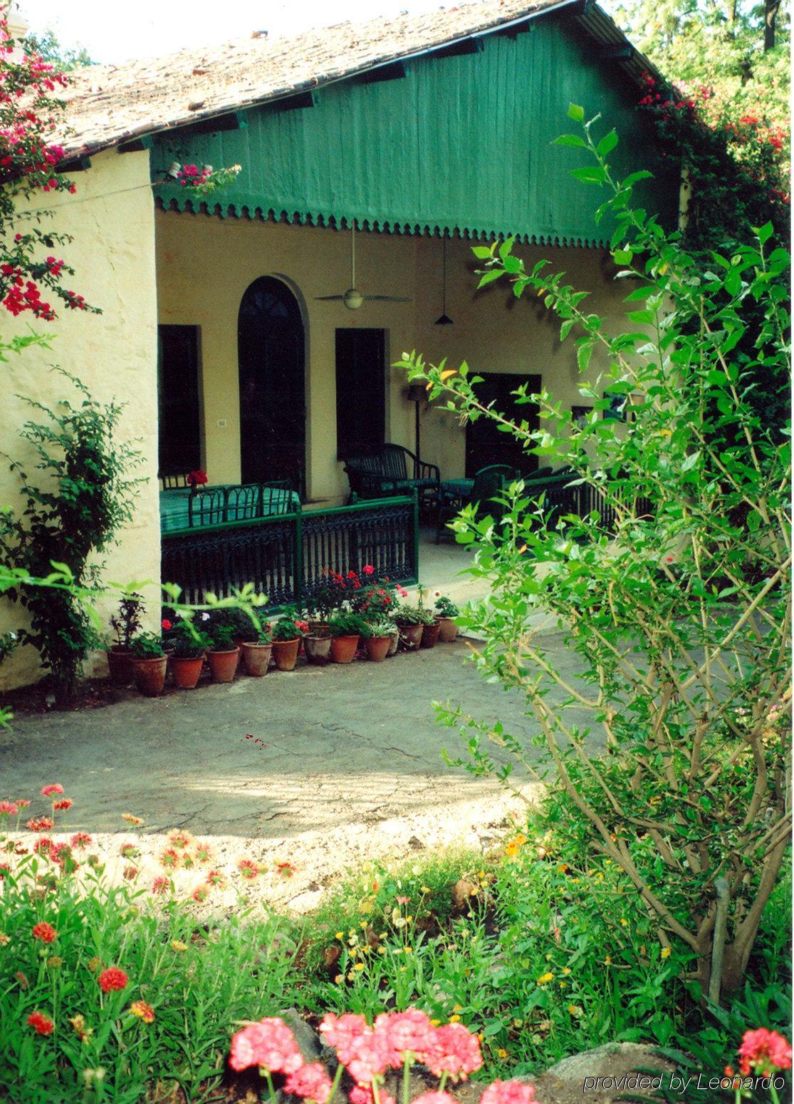 Welcomheritage Connaught House Mount Abu Esterno foto