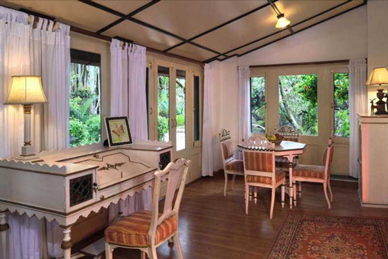 Welcomheritage Connaught House Mount Abu Esterno foto