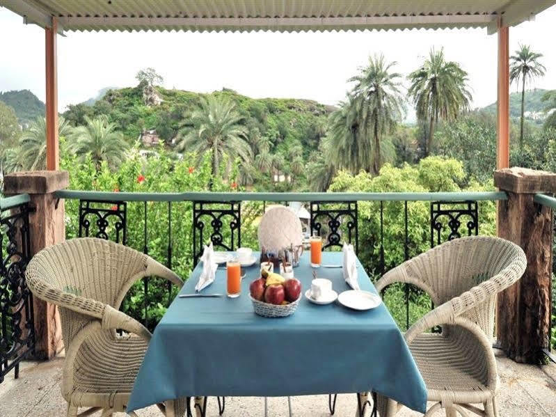 Welcomheritage Connaught House Mount Abu Esterno foto