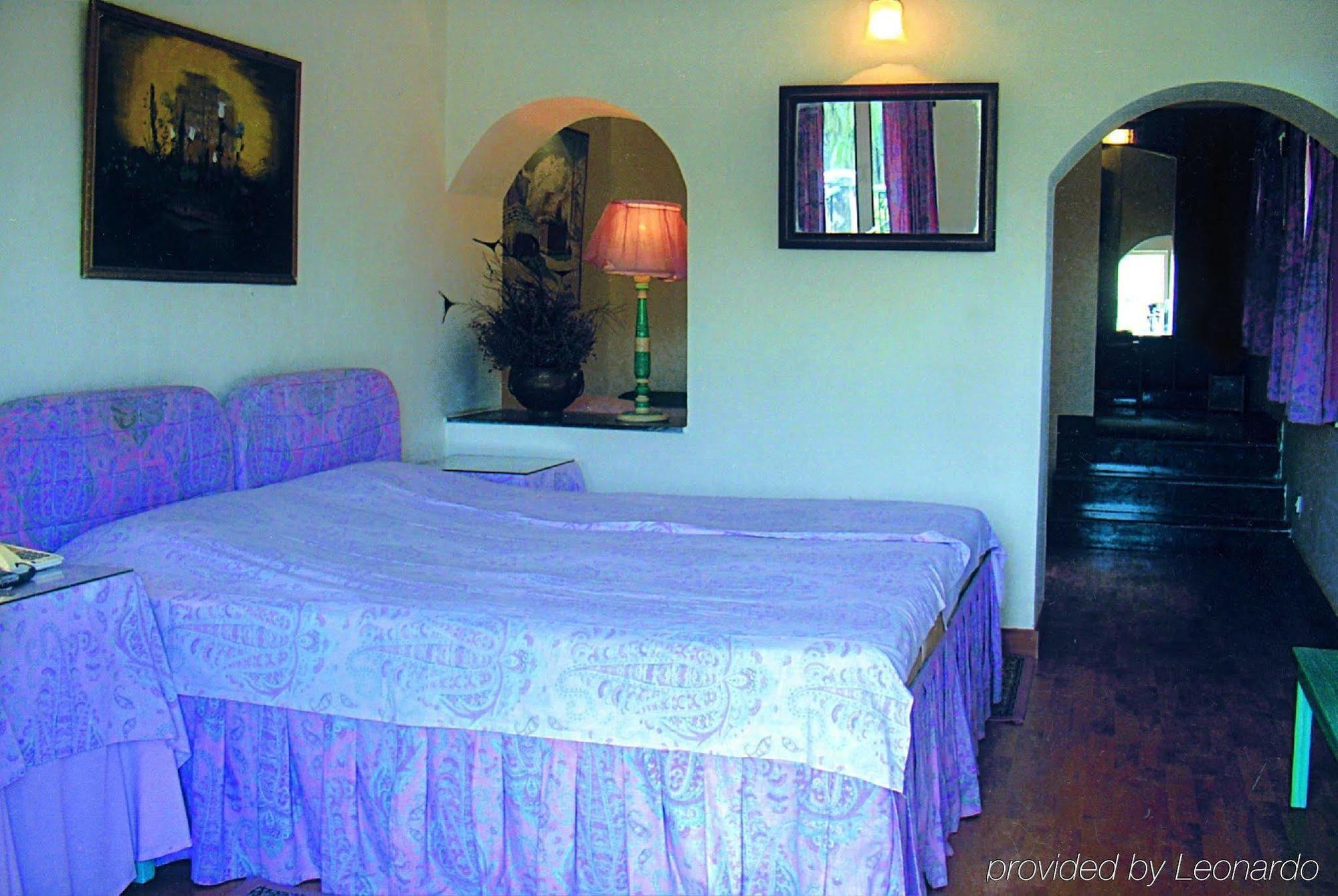 Welcomheritage Connaught House Mount Abu Esterno foto