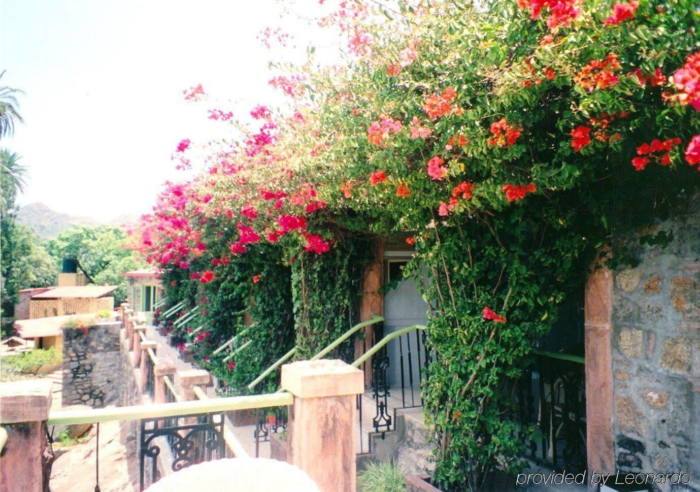 Welcomheritage Connaught House Mount Abu Esterno foto
