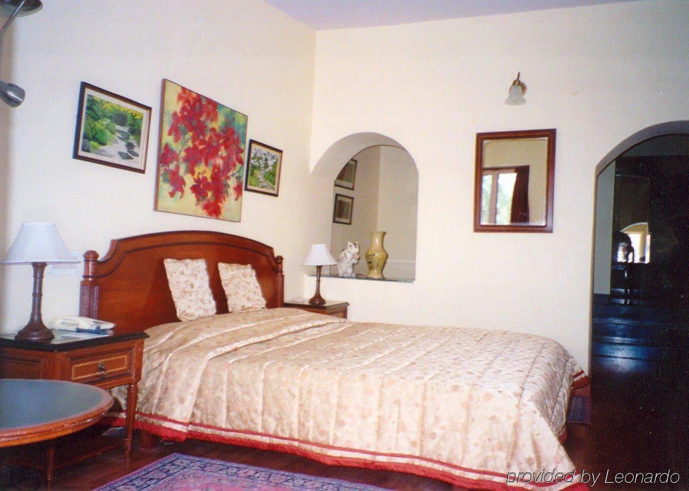 Welcomheritage Connaught House Mount Abu Esterno foto