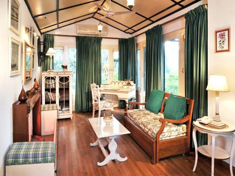 Welcomheritage Connaught House Mount Abu Esterno foto
